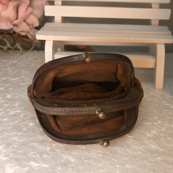 ANTQ coin purse and bank account booklet - Picture 5 of 11